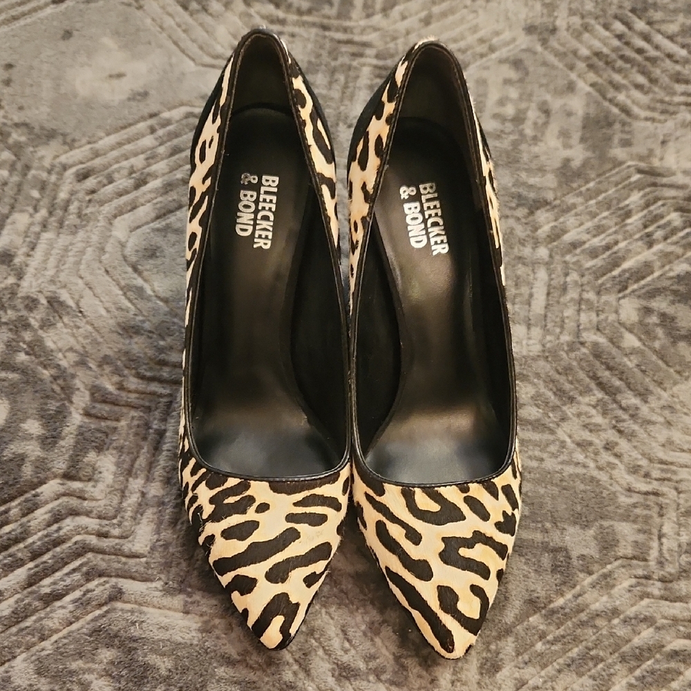 Elegant Animal Print Block Heels - Picture 3 of 17